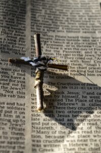 Jesus-Bible-Cross-unsplash